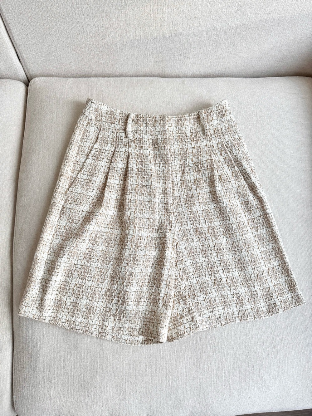 NWOT Anthropologie Avec Les Filles Tweed Pleated Shorts — Ivory/Gold (US 0)